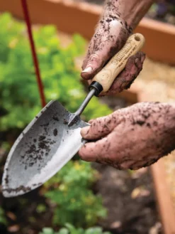 Gardener's Lifetime Trowel -Deals The Garden & Yard Store 8586972 3242 tif