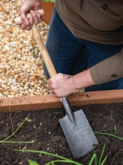 Gardener’s Lifetime Perennial Spade With Short T-Handle -Deals The Garden & Yard Store 8600310 3318 tif