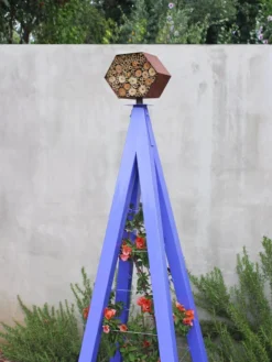 Bee Bungalow + Akoris Garden Tuteur Sr. -Deals The Garden & Yard Store 8600532 02V tif