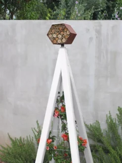 Bee Bungalow + Akoris Garden Tuteur Sr. -Deals The Garden & Yard Store 8600532 03V tif