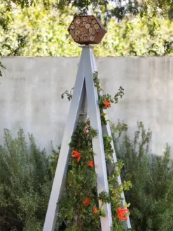 Bee Bungalow + Akoris Garden Tuteur Jr. -Deals The Garden & Yard Store 8600532 07v