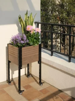 Mobile Elevated Corner Planter